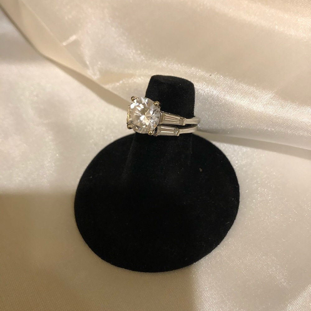 WHITE GOLD WITH REAL DIAMOND BAGUETTES AND 3 Carat Diamondtrigue RING